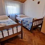 Sonja Apartman *